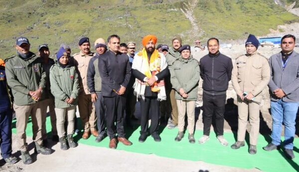 राज्यपाल ने किए बाबा केदारनाथ के दर्शन, कहा केदार घाटी के कण-कण में भगवान शिव का वास
