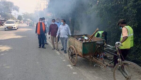 स्वच्छता ही सेवा : पार्षद जेपी सेमवाल एवं सहायक निदेशक सूचना बी.सी नेगी के नेतृत्व में वार्ड नम्बर 94 अपर नत्थनपुर में चलाया स्वच्छता अभियान