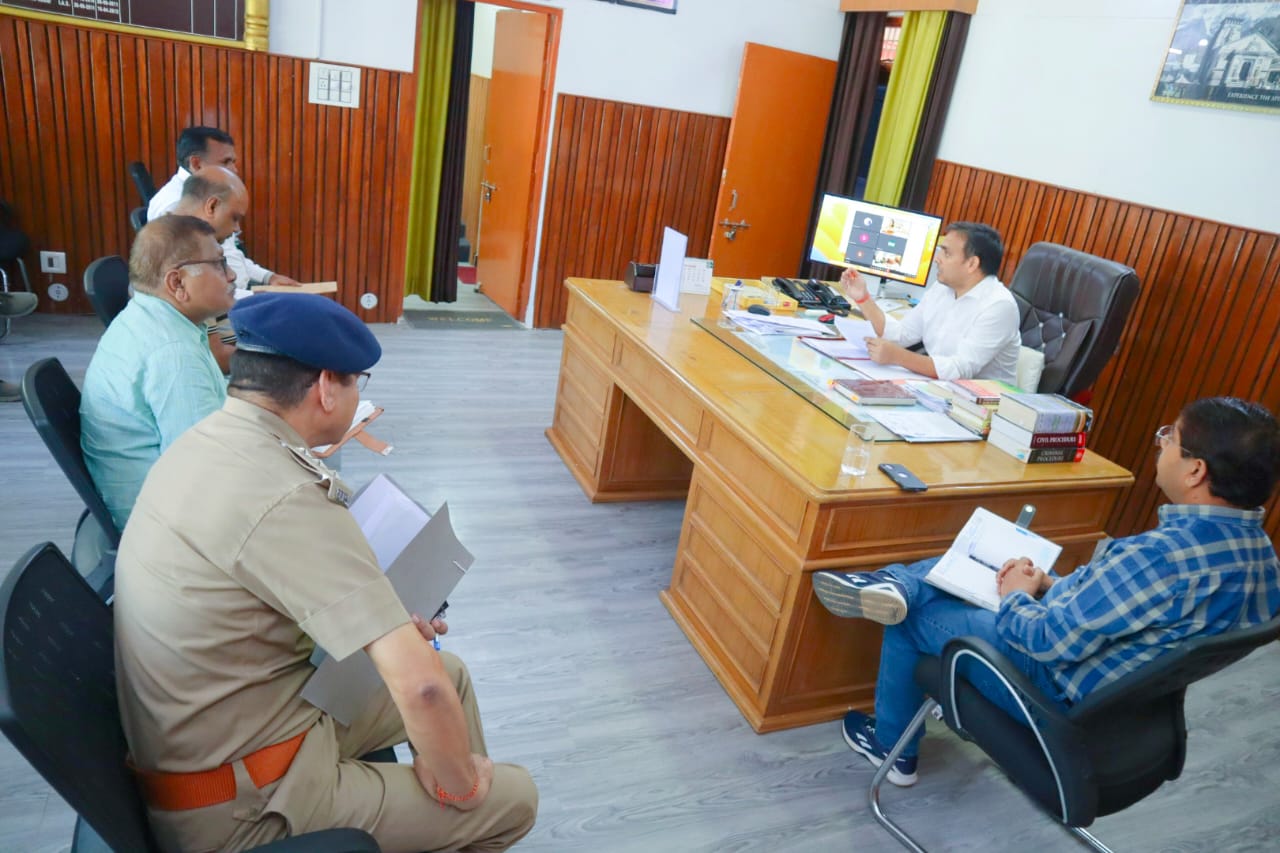 घोड़े-खच्चरों के बेहतर ईलाज के लिए निजी संस्थान बटाएंगे हाथ, श्री केदारनाथ धाम यात्रा मार्ग पर घायल होने वाले घोड़े-खच्चरों के ईलाज में सहयोग देंगे एनजीओ