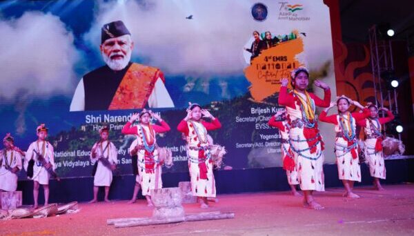 एक्लवयंस ने चतुर्थ ईएमआरएस राष्ट्रीय सांस्कृतिक उत्सव में किया अपनी प्रतिभा का प्रदर्शन