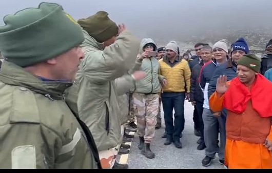 श्री बदरीनाथ धाम पहुंचे मुख्यमंत्री योगी आदित्यनाथ, भगवान बदरीविशाल की शयन आरती में होंगे शामिल