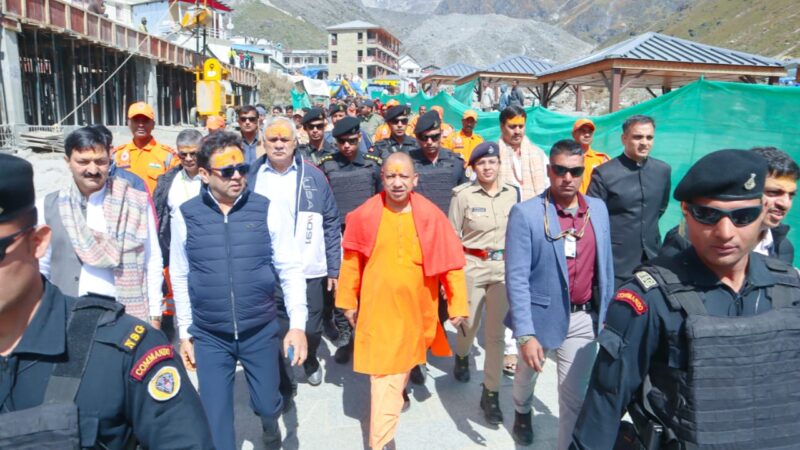 केदार पुरी में जय श्री राम के नारों से हुआ मुख्यमंत्री योगी का स्वागत, बाबा श्री केदारनाथ का रूद्राभिषेक कर विश्व में सुख समृद्धि एवं जन कल्याण की कामना