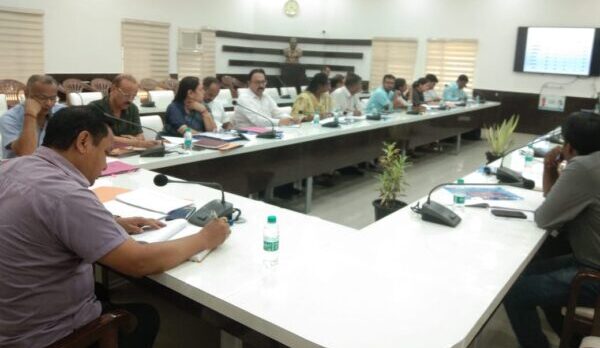 डीएम धीराज सिंह गर्ब्याल की अध्यक्षता में समग्र शिक्षा की वार्षिक कार्य योजना के सम्बन्ध में जिला शिक्षा परियोजना समिति की बैठक आयोजित, दिए निर्देश