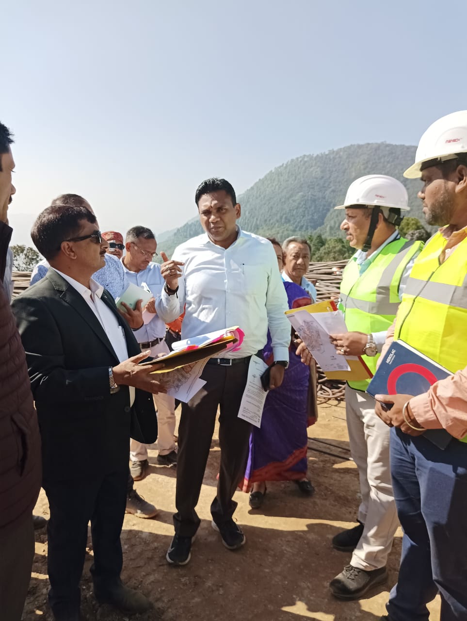 प्रधानमंत्री नरेन्द्र मोदी के पिथौरागढ़ दौरे से पहले सचिव स्वास्थ्य डॉ. आर राजेश कुमार ने जानी जनपद में स्वास्थ्य इकाईयों की जमीनी हकीकत, अधिकारियों को दिए अहम दिशा-निर्देश