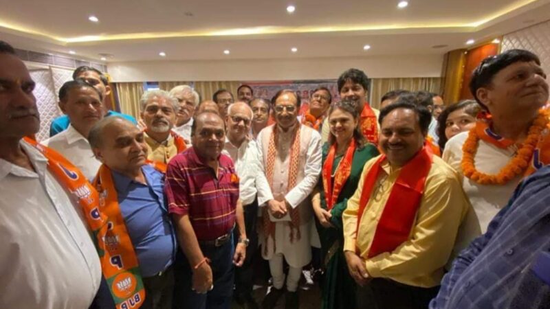 स्वराज फाउंडेशन के कार्यक्रम में सांसद डॉ. रमेश पोखरियाल निशंक ने चिकित्सकों को किया सम्मानित, वैद्य टेक वल्लभ को सम्मानित करते हुए कही यें बात …..