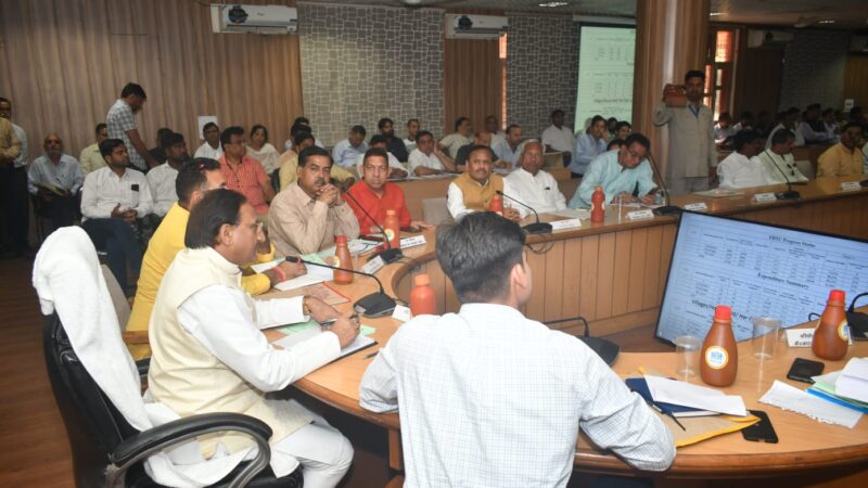 सांसद डॉ. रमेश पोखरियाल निशंक की अध्यक्षता में जिला विकास समन्वय एवं निगरानी समिति की बैठक आयोजित, दिए निर्देश