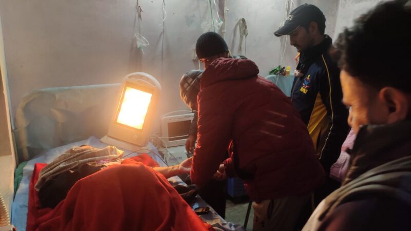 उत्तरकाशी : यमुनोत्री मार्ग पर एक महिला श्रद्धालु का स्वास्थ्य हुआ खराब, SDRF ने पहुँचाया अस्पताल