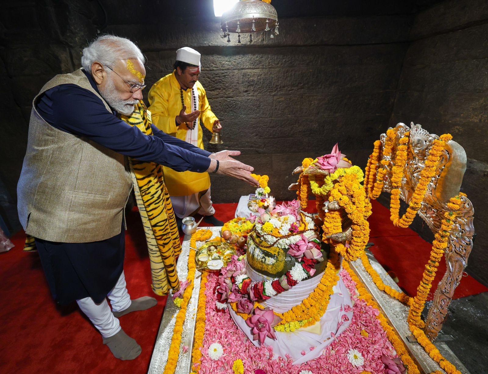 प्रधानमंत्री नरेंद्र मोदी ने उत्तराखंड के पांचवें धाम के रूप में प्रसिद्ध जागेश्वर धाम में की पूजा अर्चना, देश वासियों की सुख समृद्धि की कामना की