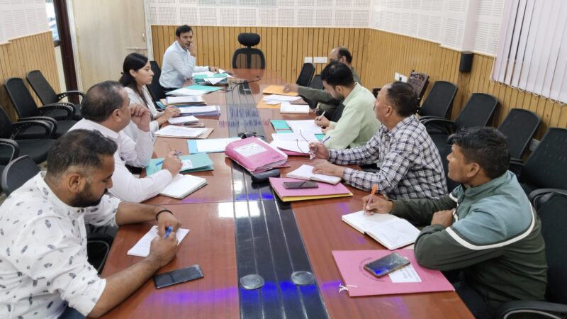 ग्राम प्रधान बनेंगे गंगा के प्रहरी, डीएफओ ने ली जिला गंगा संरक्षण समिति की बैठक, गंगा एवं सहायक नदियों के संरक्षण को योजना तैयार करने के दिए निर्देश