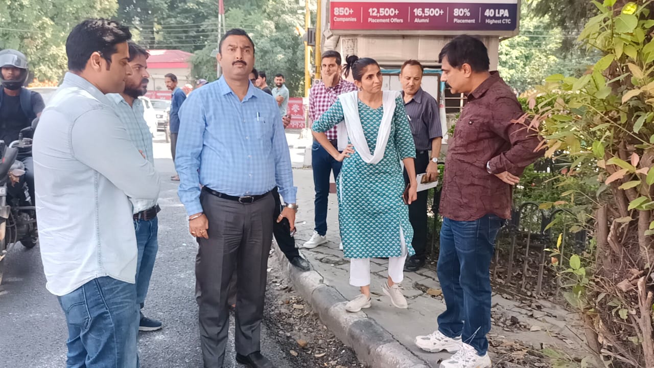 डीएम सोनिका ने शहर में संचालित हो रहे निर्माण कार्यों का किया स्थलीय निरिक्षण, निर्माण एवं सौंदर्यकरण कार्यों को समयबद्ध करने के दिए निर्देश