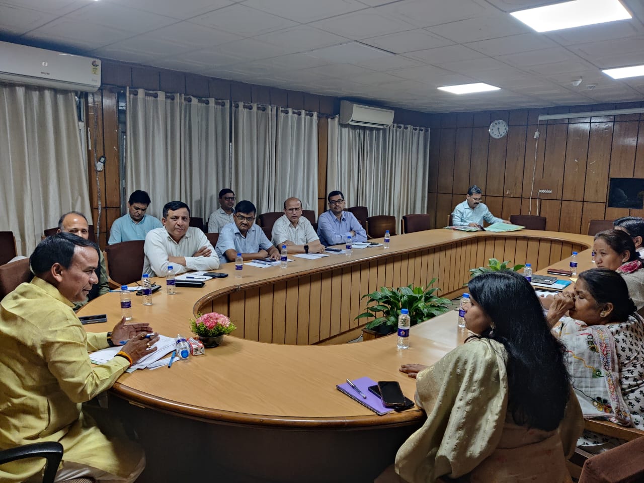 बोर्ड परीक्षाओं की तैयारियों में अभी से जुटें अधिकारी – शिक्षा मंत्री डॉ. धन सिंह रावत