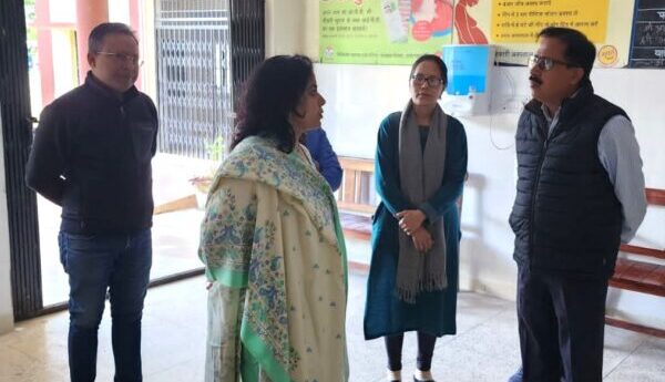 अपर सचिव अमनदीप कौर ने चमोली में स्वास्थ्य केंद्रों का निरीक्षण कर स्वास्थ्य व्यवस्थाओं का लिया जायजा, स्वास्थ्य सेवाओं की और बेहतर बनाने के लिए दिए जरूरी निर्देश