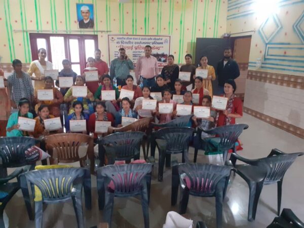 बालिकाओं को दिया गया 45 दिवसीय सिलाई प्रशिक्षण