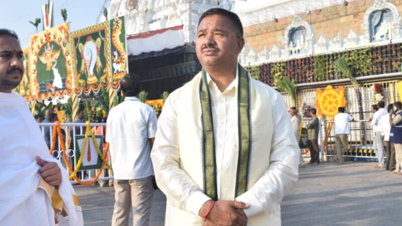 भगवान वेंकटेश्वर तिरूपति बालाजी जी के दर्शन को पहुंचे श्री बदरीनाथ- केदारनाथ मंदिर समिति के अध्यक्ष अजेंद्र अजय एवं उपाध्यक्ष किशोर पंवार