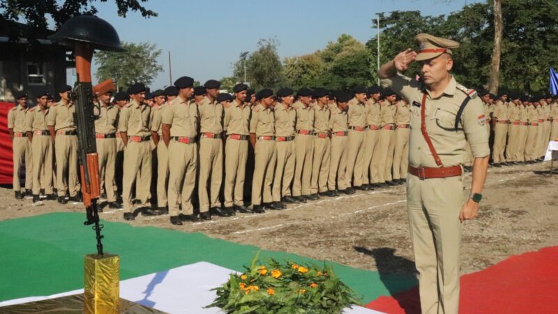 पुलिस स्मृति दिवस के अवसर पर SDRF वाहिनी जॉलीग्रांट द्वारा अमर वीर जवानों को दी गई श्रद्धांजलि