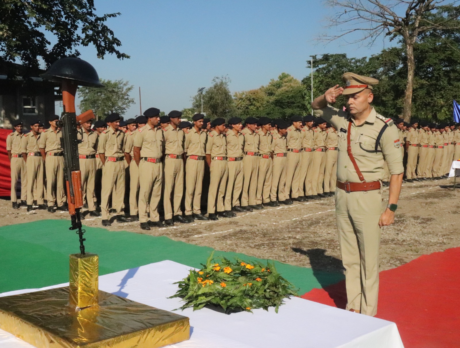 पुलिस स्मृति दिवस के अवसर पर SDRF वाहिनी जॉलीग्रांट द्वारा अमर वीर जवानों को दी गई श्रद्धांजलि