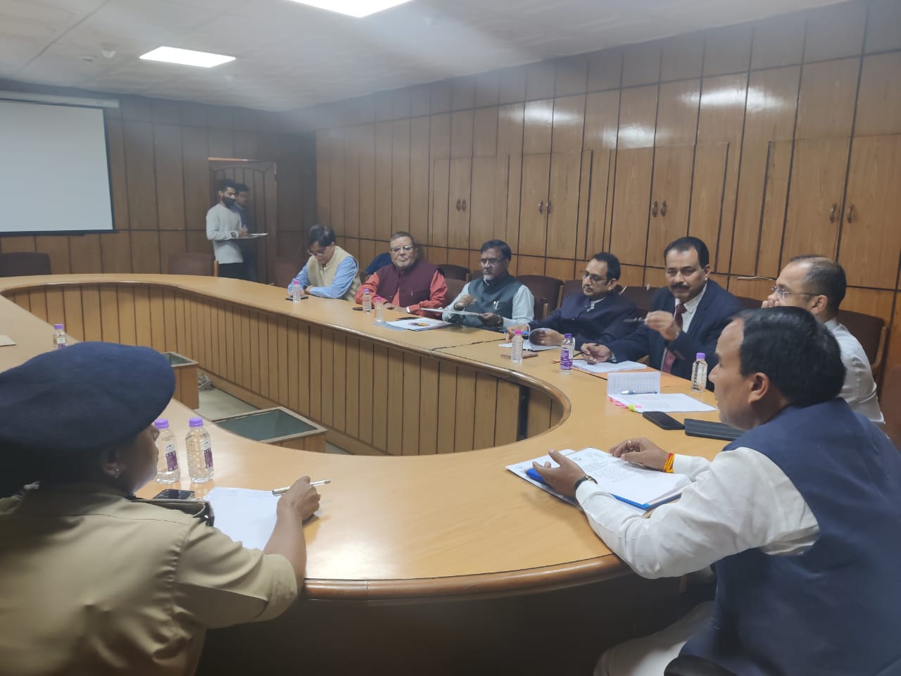 विश्वविद्यालयों का सत्र नियमित करें कुलपति – उच्च शिक्षा मंत्री डॉ. धन सिंह रावत