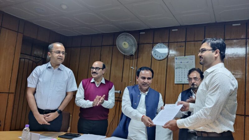 राज्य विश्वविद्यालयों को मिले 13 सहायक कुलसचिव, उच्च शिक्षा मंत्री डॉ. धन सिंह रावत ने बांटे नियुक्ति पत्र