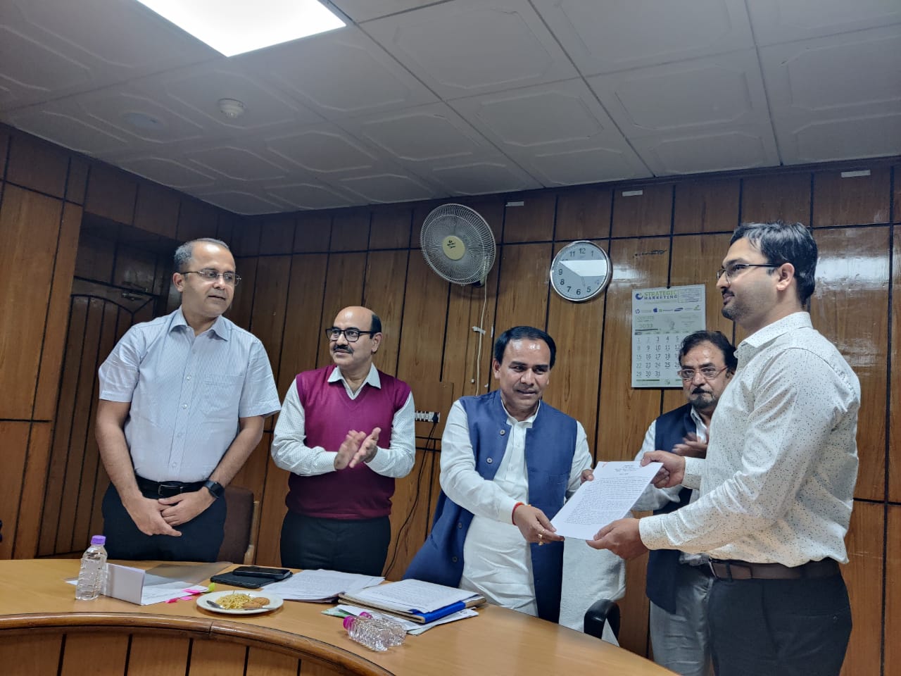 राज्य विश्वविद्यालयों को मिले 13 सहायक कुलसचिव, उच्च शिक्षा मंत्री डॉ. धन सिंह रावत ने बांटे नियुक्ति पत्र