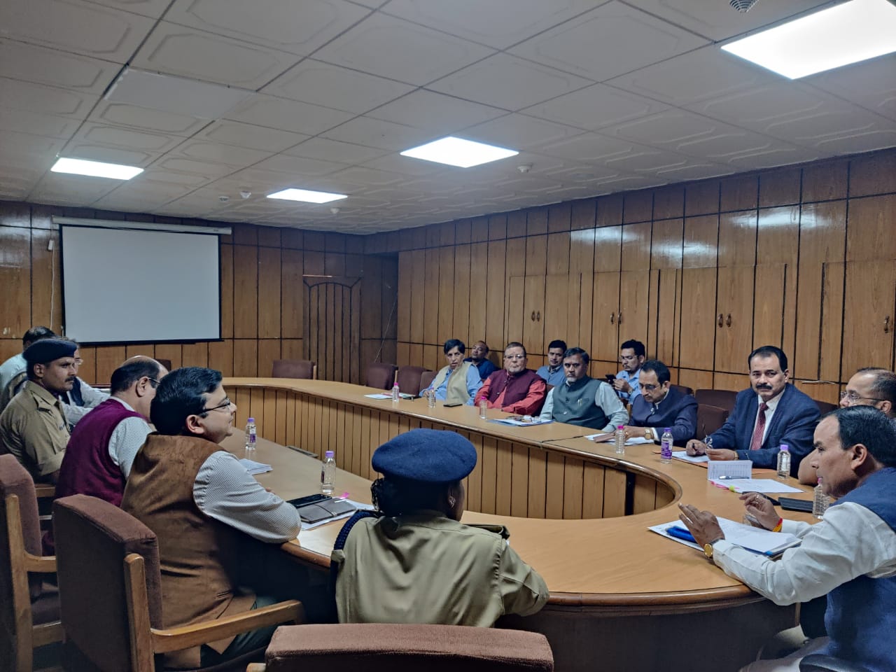 खाद्य पदार्थों में मिलावट रोकने को चलायें विशेष अभियान – कैबिनेट मंत्री डॉ. धन सिंह रावत