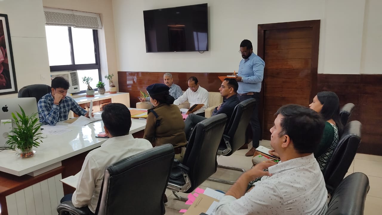 अवैध ड्रग्स, शराब तथा भांग के कारोबार की संभावनायें वाले क्षेत्रों को चिन्हित करते हुये क्षेत्रवार रोस्टर तैयार कर दीपावली तक प्रतिदिन संयुक्त अभियान चलाना करें सुनिश्चित – सीडीओ प्रतीक जैन