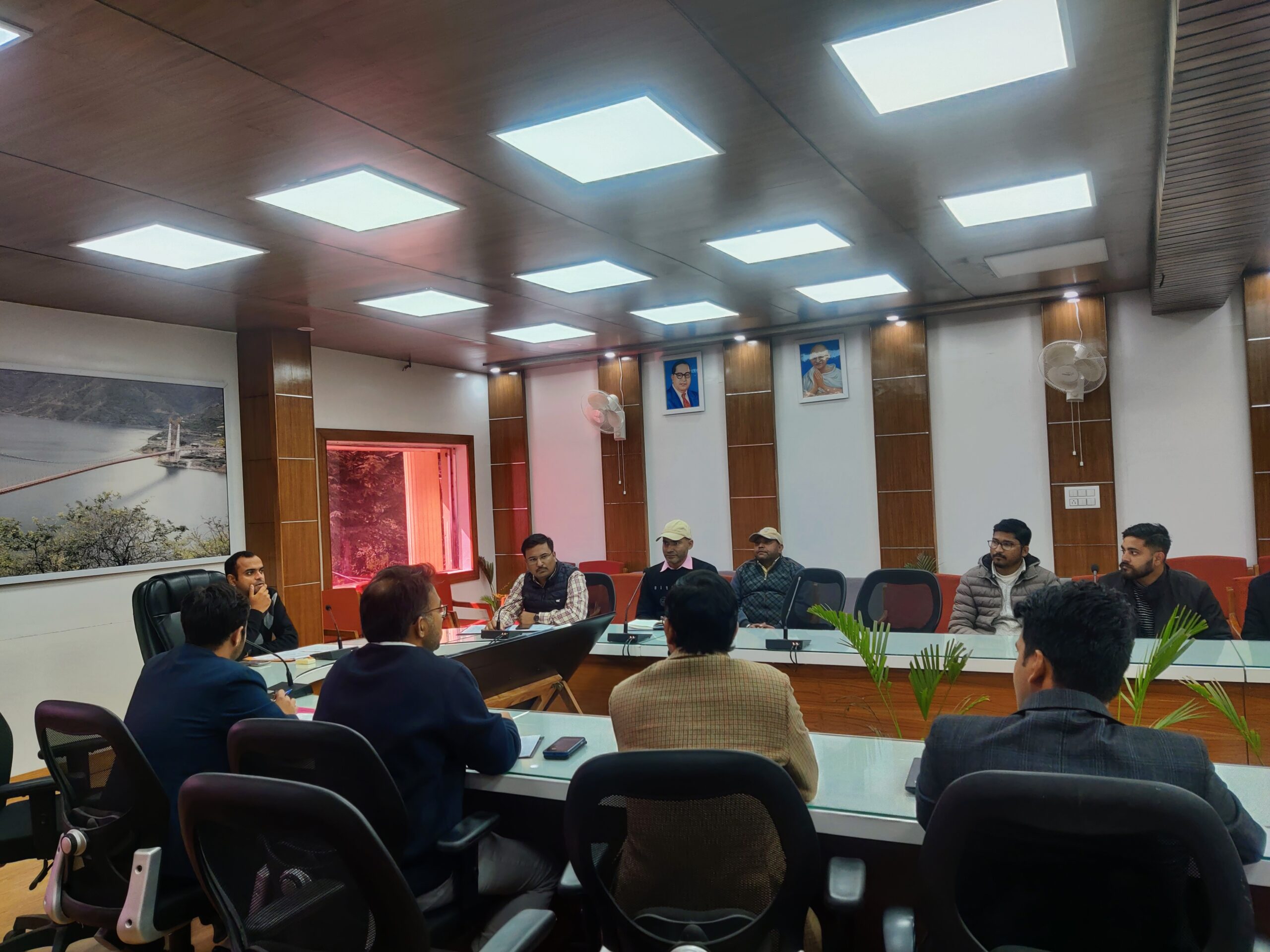 डीएम मयूर दीक्षित की अध्यक्षता में जिला उज्जवला समिति की बैठक आयोजित, दिए निर्देश