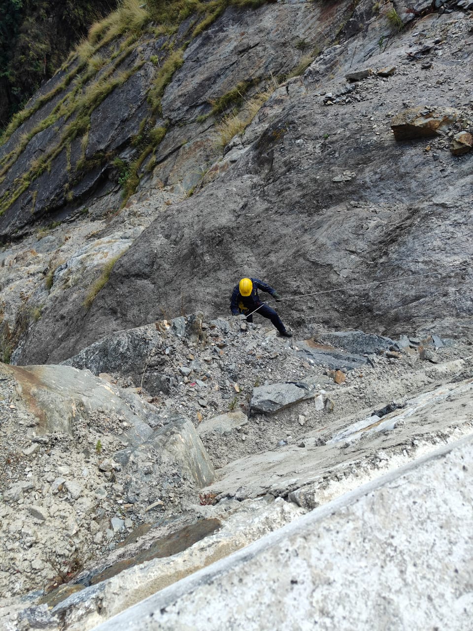 पिथौरागढ़ : खाई में गिरा वाहन , SDRF ने चलाया रेस्क्यू ऑपरेशन