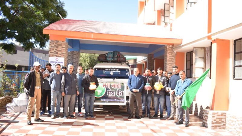 मेरी माटी मेरा देश कार्यक्रम : सीडीओ डॉ. ललित नारायण मिश्र ने भव्य अमृत कलश यात्रा रथ को हरी झंडी दिखाकर किया रवाना