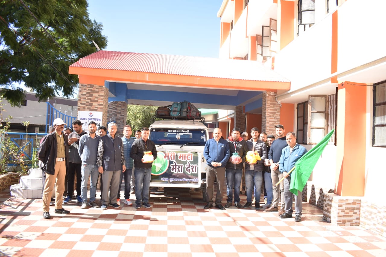 मेरी माटी मेरा देश कार्यक्रम : सीडीओ डॉ. ललित नारायण मिश्र ने भव्य अमृत कलश यात्रा रथ को हरी झंडी दिखाकर किया रवाना