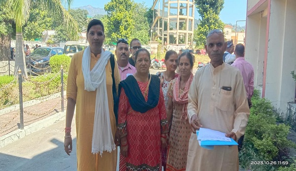 ठगी पीड़ित परिवार के सदस्यों ने प्रधानमंत्री और मुख्यमंत्री को ज्ञापन भेजकर की यह मांग
