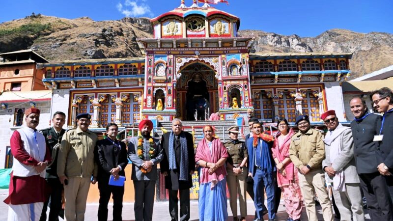उपराष्ट्रपति ने श्री केदारनाथ धाम व बद्रीनाथ धाम के किये दर्शन, रूद्राभिषेक  एवं जलाभिषेक कर की देश की खुशहाली एवं जनकल्याण की कामना, कहा बद्रीनाथ धाम भारतीय संस्कृति और आध्यात्म का है प्रेरणास्रोत