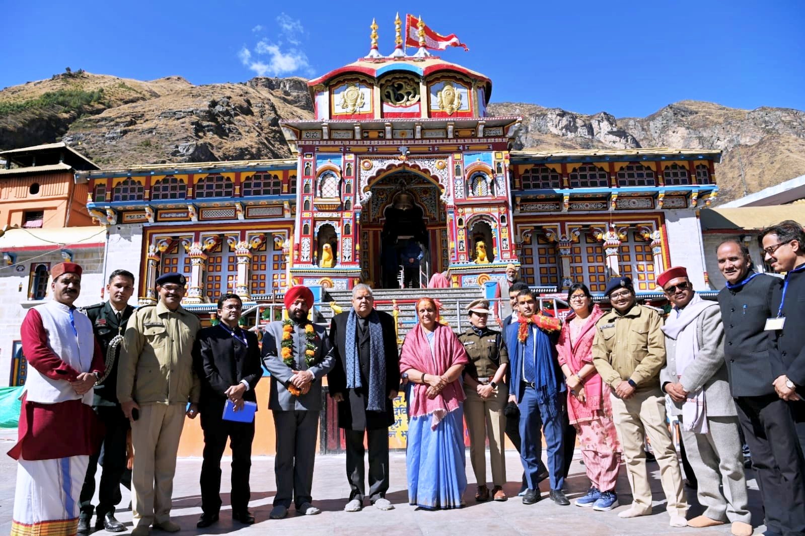 उपराष्ट्रपति ने श्री केदारनाथ धाम व बद्रीनाथ धाम के किये दर्शन, रूद्राभिषेक  एवं जलाभिषेक कर की देश की खुशहाली एवं जनकल्याण की कामना, कहा बद्रीनाथ धाम भारतीय संस्कृति और आध्यात्म का है प्रेरणास्रोत