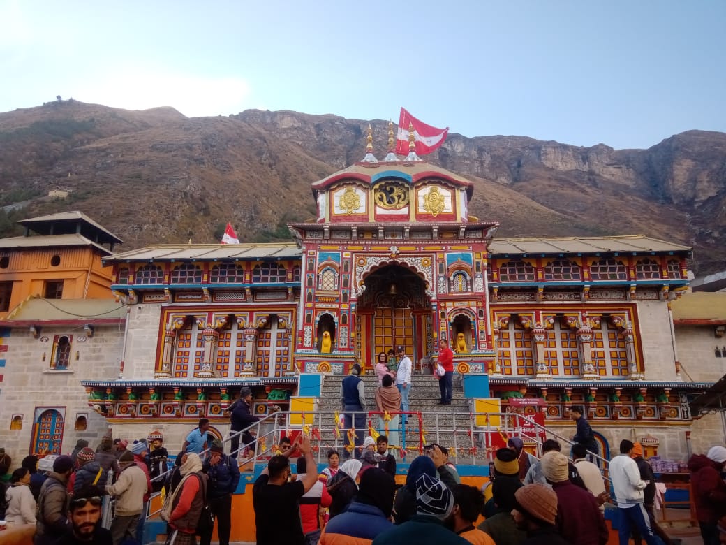 चंद्रग्रहण सूतक के चलते बदरी- केदार सहित अधीनस्थ मंदिर हुए बंद, 29 अक्टूबर रविवार ब्रह्ममुहुर्त में शुद्धिकरण पश्चात पूजा अर्चना होगी शुरू