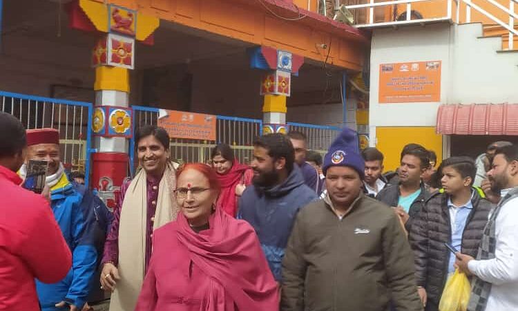 श्री बदरीनाथ- केदारनाथ धाम दर्शन को पहुंचे प्रसिद्ध कवि राजनीतिज्ञ डॉ. कुमार विश्वास