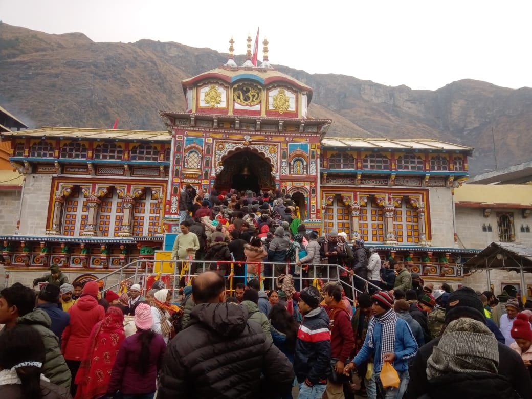 चंद्रग्रहण की समाप्ति पश्चात बदरी- केदार सहित अधीनस्थ मंदिरों में विधिवत पूजा-अर्चना शुरू