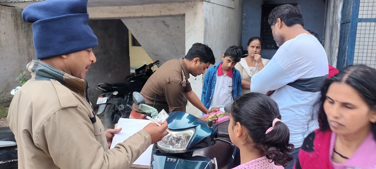 ज्वालापुर पुलिस ने चलाया सत्यापन अभियान, अभियान के दौरान 10 मकान मालिको के विरूद्ध 83 पुलिस एक्ट के तहत की गई कार्रवाई, वसूला जायेगा एक लाख रूपये का जुर्माना 