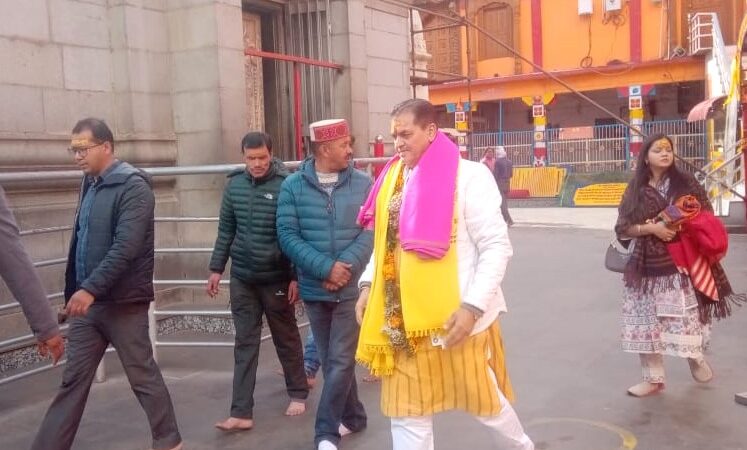 शहरी विकास एवं वित्त मंत्री प्रेमचंद अग्रवाल ने सपरिवार किए भगवान बद्री-केदार के दर्शन