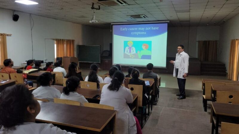 श्री महंत इंदिरेश अस्पताल में कैंसर के कारकों और बचाव पर विशेषज्ञों ने दी जानकारी, ब्रेस्ट कैंसर सर्जन डॉ. नीलकमल कुमार ने कहा महिलाओं को जागरूक करके ही स्तन कैंसर से बचाव संभव