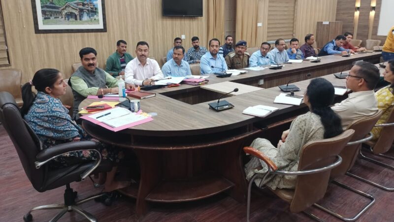 डीएम सोनिका की अध्यक्षता में दीपावली पर्व पर अतिशबाजी के लाईसेंस निर्गत करने के संबंध में बैठक आयोजित, दिए निर्देश
