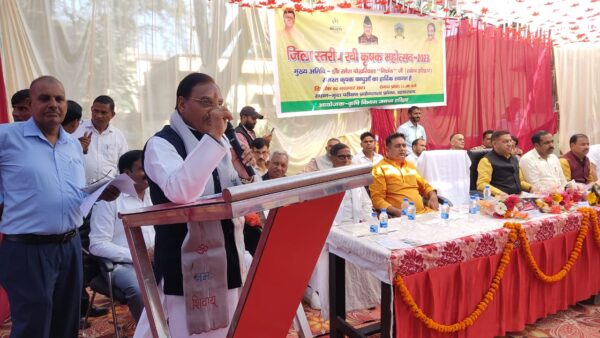 सांसद डॉ. रमेश पोखरियाल निशंक ने कृषक महोत्सव रबी-2023 का फीता काटकर एवं दीप प्रज्ज्वलित कर किया शुभारम्भ, 08 कृषि रथों को जिले की 46 न्याय पंचायतों के लिये हरी झण्डी दिखाकर किया रवाना