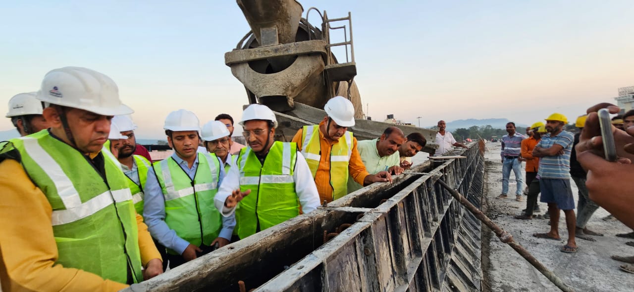 सांसद डॉ. रमेश पोखरियाल निशंक ने शांतिकुंज निर्माणाधीन फ्लाईओवर का किया स्थलीय निरिक्षण, दिए आवश्यक दिशा निर्देश