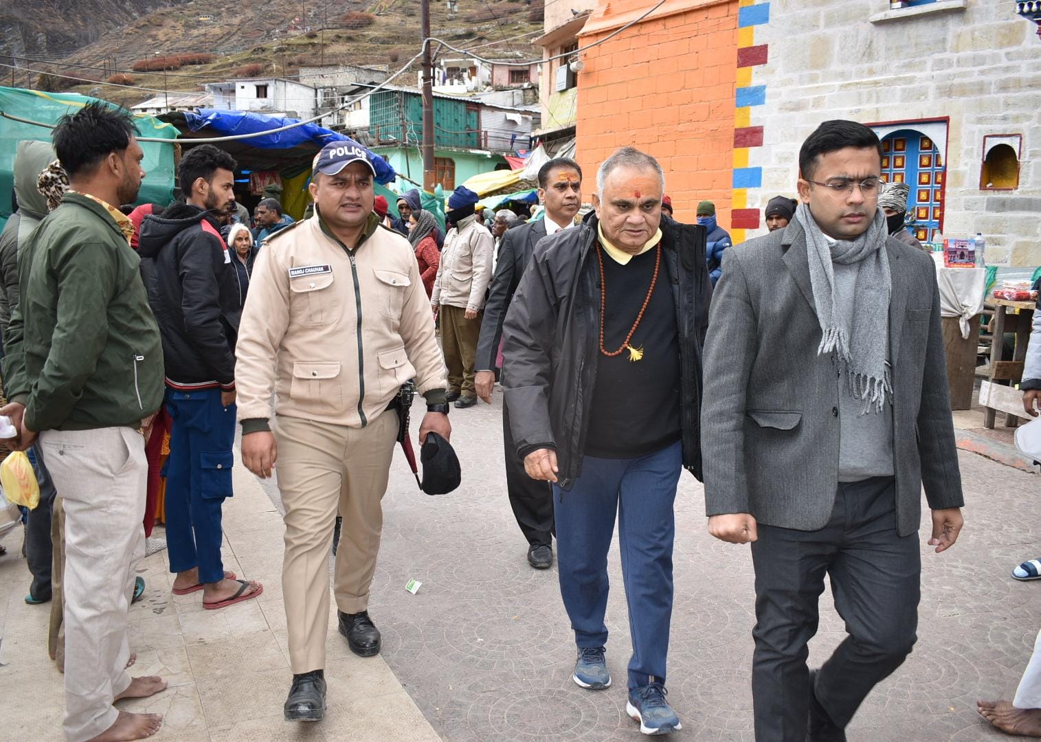 भारत निर्वाचन आयुक्त अनूप चंद्र पांडेय ने किए बद्री विशाल के दर्शन, सीमांत जनपद चमोली में निर्वाचन तैयारियों को लेकर जिला निर्वाचन अधिकारी से ली जानकारी