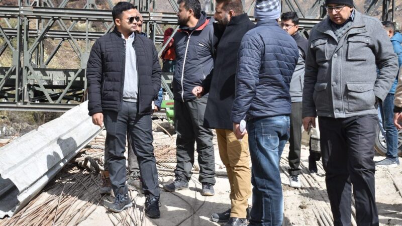 डीएम हिमांशु खुराना ने बदरीनाथ में मास्टर प्लान कार्यो का किया निरीक्षण, निर्माण कार्यो में तेजी लाने के दिए निर्देश