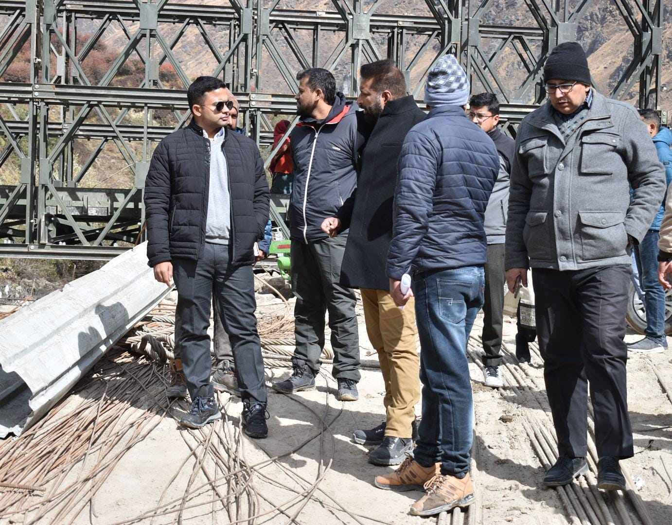 डीएम हिमांशु खुराना ने बदरीनाथ में मास्टर प्लान कार्यो का किया निरीक्षण, निर्माण कार्यो में तेजी लाने के दिए निर्देश