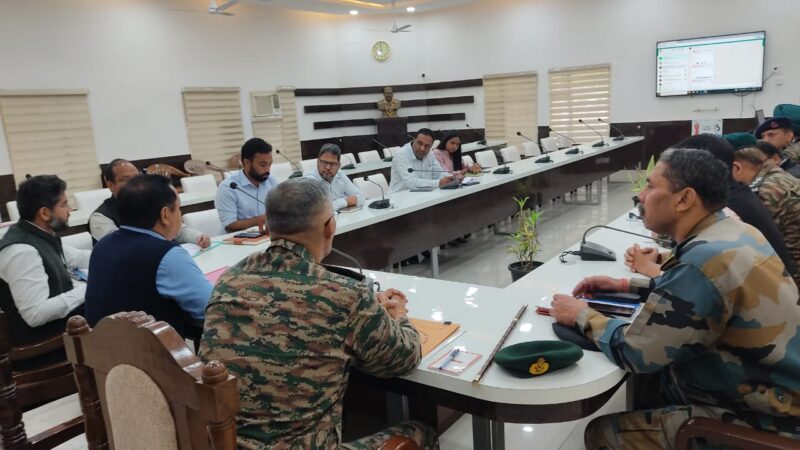 डीएम धीराज सिंह गर्ब्याल की अध्यक्षता में सिविल-मिलिट्री लायजन बैठक का किया गया आयोजन, इन अहम मुद्दों पर हुई चर्चा