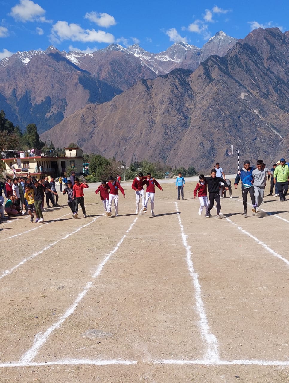 वाइब्रेंट विलेज चाई, तपोवन, ढाक, कुड़ी खोली, सैलंग, पैनी, बड़ागांव, मेरग एवं नगर पालिका परिषद जोशीमठ में खेलकूद प्रतियोगिताएं सम्पन्न