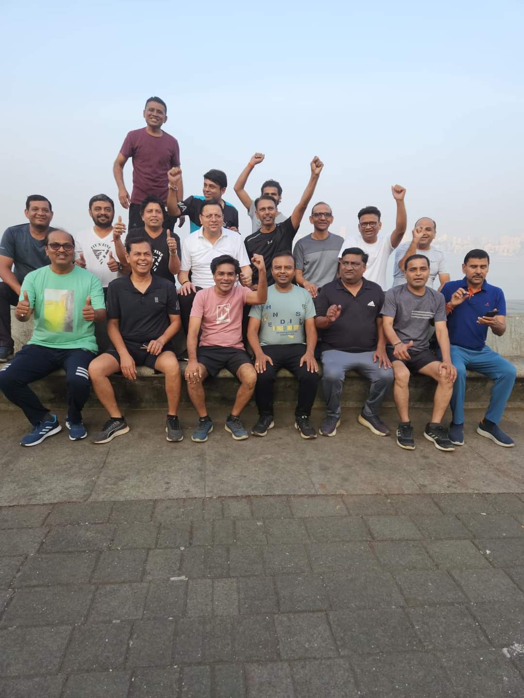 मुख्यमंत्री पुष्कर सिंह धामी ने प्रातः काल भ्रमण के दौरान उत्साह एवं उमंग से भरे हुए मुंबई वासियों के साथ किया योग एवं सूर्य नमस्कार 