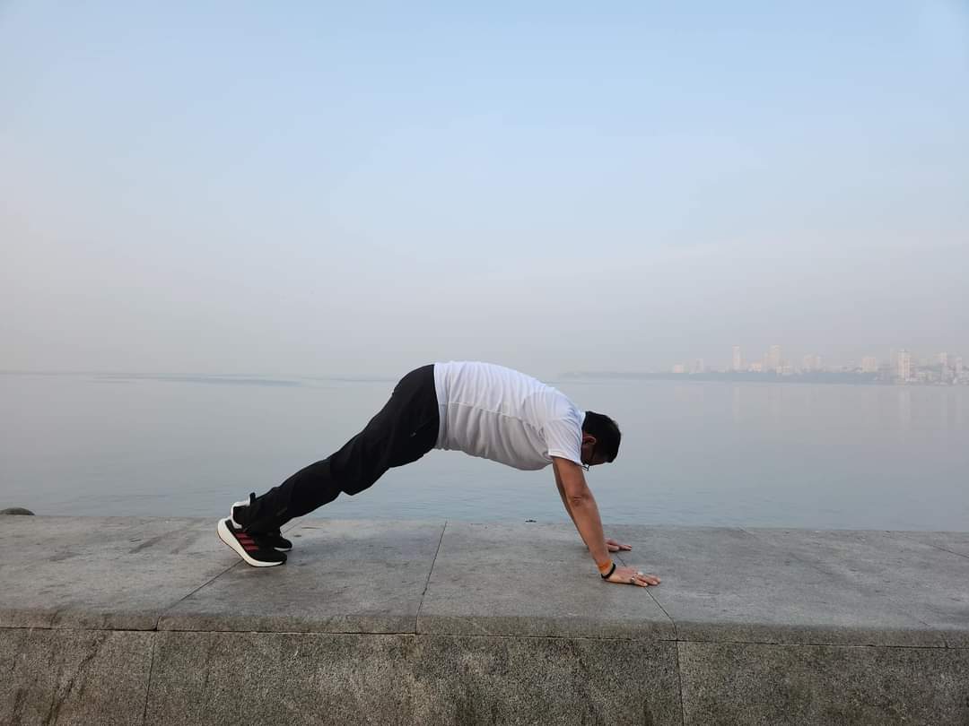 मुंबईकरों को भाया सीएम धामी का सादगीभरा अंदाज, मरीन ड्राइव पर वॉक पर आए लोगों संग बिताए हल्के-फुल्के पल, दिया ‘स्वस्थ भारत-सशक्त’ भारत का संदेश