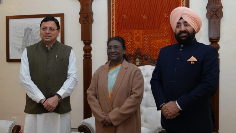 मुख्यमंत्री पुष्कर सिंह धामी ने राजभवन में राष्ट्रपति द्रौपदी मुर्मु से शिष्टाचार भेंट कर उनका देवभूमि उत्तराखंड में किया स्वागत
