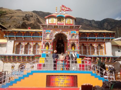श्री बदरीनाथ धाम दर्शन को पहुंची राष्ट्रपति द्रोपदी मुर्मू, प्रदेश के राज्यपाल एवं मुख्यमंत्री भी साथ रहे